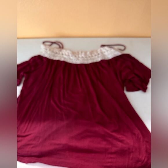 Free Kisses Red and white lace blouse - Picture 8 of 9